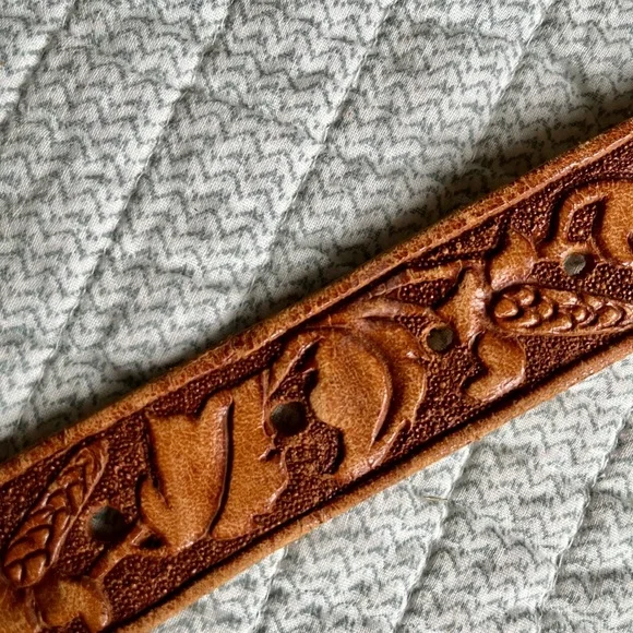 Hand tooled leather belt - Picture 3 of 6